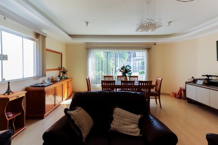 Casa de condomínio para alugar com 330m², 4 quartos e 5 vagasSala Estar e Jantar