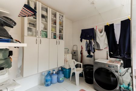 Casa de condomínio para alugar com 330m², 4 quartos e 5 vagasCozinha e Área de Serviço