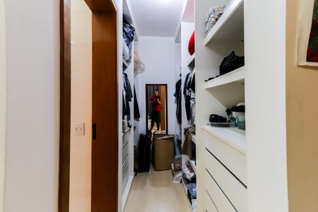 Casa de condomínio para alugar com 330m², 4 quartos e 5 vagasSuíte 2