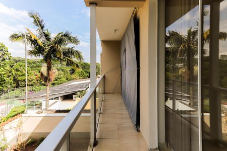 Casa de condomínio para alugar com 330m², 4 quartos e 5 vagasVaranda