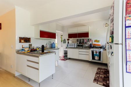 Casa de condomínio para alugar com 330m², 4 quartos e 5 vagasCozinha e Área de Serviço