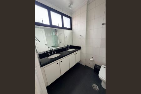 Banheiro de apartamento à venda com 4 quartos, 159m² em Vila Suzana, São Paulo