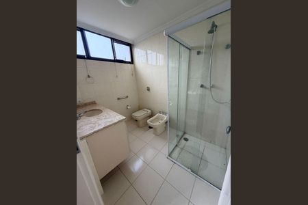 Banheiro de apartamento à venda com 4 quartos, 159m² em Vila Suzana, São Paulo