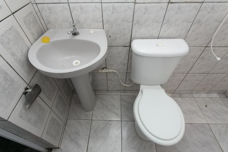 Casa para alugar com 45m², 1 quarto e sem vagaBanheiro - Detalhe 