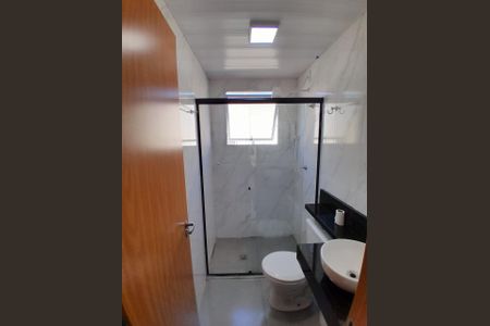 Banheiro de apartamento para alugar com 2 quartos, 52m² em Estância Guatambu, Itaquaquecetuba
