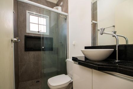 Casa de condomínio para alugar com 180m², 3 quartos e 2 vagas Casa de condomínio para alugar com 180m², 3 quartos e 2 vagasBanheiro Suíte