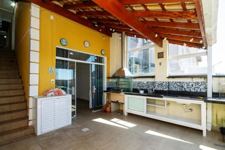 Casa de condomínio para alugar com 180m², 3 quartos e 2 vagas Casa de condomínio para alugar com 180m², 3 quartos e 2 vagasQuintal/ Churrasqueira