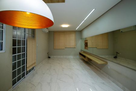 Casa de condomínio para alugar com 180m², 3 quartos e 2 vagas Casa de condomínio para alugar com 180m², 3 quartos e 2 vagasSala