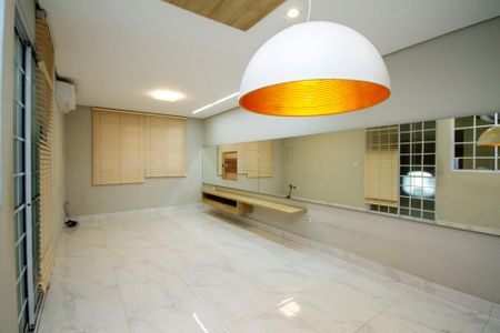 Casa de condomínio para alugar com 180m², 3 quartos e 2 vagas Casa de condomínio para alugar com 180m², 3 quartos e 2 vagasSala