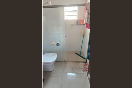 Banheiro de casa para alugar com 2 quartos, 45m² em Parque Residencial Cocaia, São Paulo