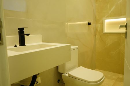 Casa à venda com 96m², 3 quartos e 4 vagasBanheiro da Suíte 2