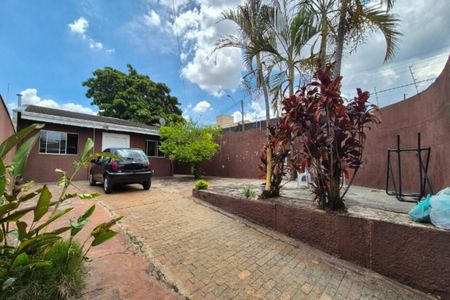 Casa à venda com 90m², 2 quartos e 3 vagasQuintal 