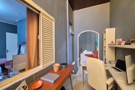 Casa à venda com 90m², 2 quartos e 3 vagasEscritório