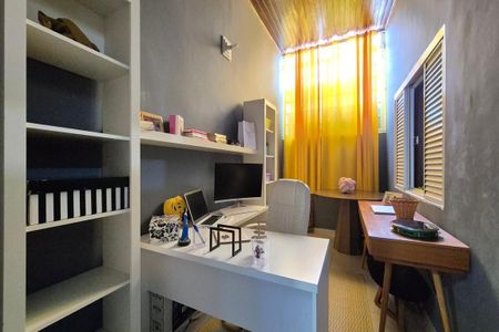 Casa à venda com 90m², 2 quartos e 3 vagasEscritório