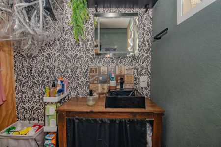 Banheiro de apartamento para alugar com 1 quarto, 37m² em Rubem Berta, Porto Alegre