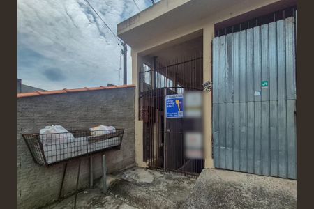 Fachada  de casa para alugar com 1 quarto, 30m² em Jardim Estela Mari, Cotia