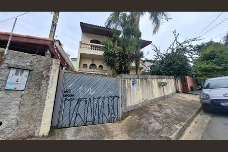 Casa à venda com 158m², 3 quartos e 3 vagas Casa à venda com 158m², 3 quartos e 3 vagasFachada