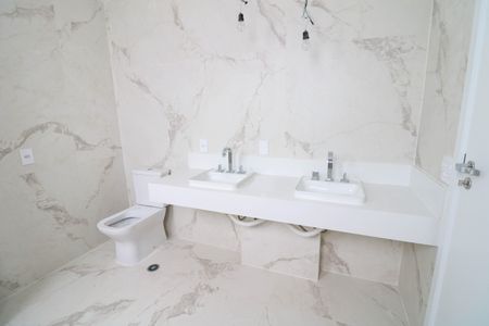 Apartamento à venda com 190m², 3 quartos e 4 vagas Apartamento à venda com 190m², 3 quartos e 4 vagasBanheiro da Suíte 3