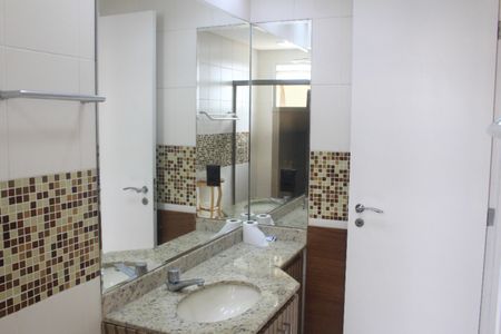 Apartamento para alugar com 68m², 2 quartos e 2 vagas Apartamento para alugar com 68m², 2 quartos e 2 vagasBanheiro da Suíte