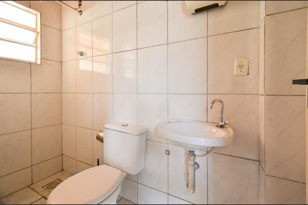 Casa à venda com 260m², 4 quartos e sem vaga Casa à venda com 260m², 4 quartos e sem vagaBanheiro 1