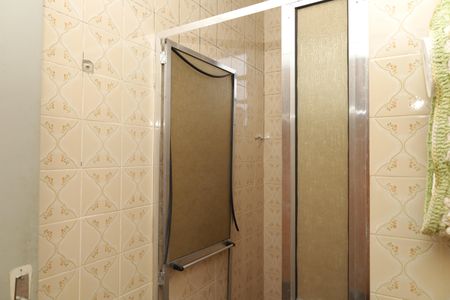 Casa à venda com 114m², 2 quartos e 2 vagasBanheiro 1