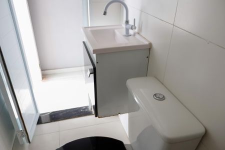 Banheiro de apartamento para alugar com 1 quarto, 35m² em Pestana, Osasco