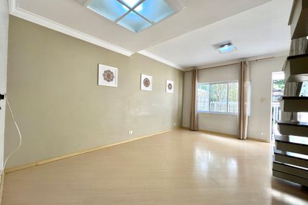 Casa à venda com 140m², 2 quartos e 2 vagas Casa à venda com 140m², 2 quartos e 2 vagasSala