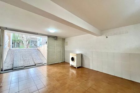 Casa à venda com 140m², 2 quartos e 2 vagas Casa à venda com 140m², 2 quartos e 2 vagasGaragem