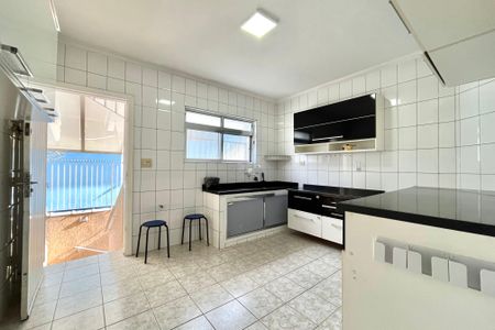 Casa à venda com 140m², 2 quartos e 2 vagas Casa à venda com 140m², 2 quartos e 2 vagasCozinha