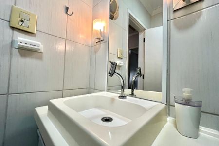 Casa à venda com 140m², 2 quartos e 2 vagas Casa à venda com 140m², 2 quartos e 2 vagasBanheiro