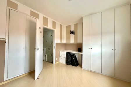 Casa à venda com 140m², 2 quartos e 2 vagas Casa à venda com 140m², 2 quartos e 2 vagasQuarto 2