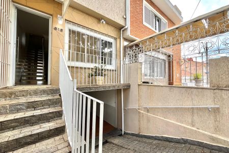 Casa à venda com 140m², 2 quartos e 2 vagas Casa à venda com 140m², 2 quartos e 2 vagasFachada