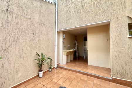 Casa à venda com 140m², 2 quartos e 2 vagas Casa à venda com 140m², 2 quartos e 2 vagasQuintal