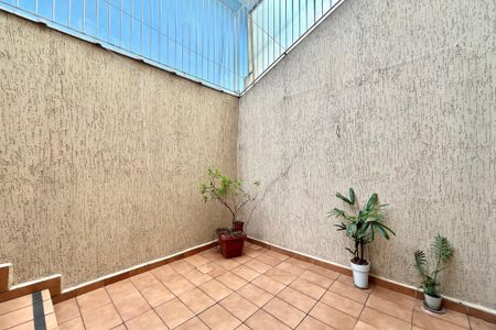 Casa à venda com 140m², 2 quartos e 2 vagas Casa à venda com 140m², 2 quartos e 2 vagasQuintal