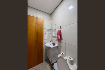 Casa à venda com 80m², 2 quartos e 1 vaga Casa à venda com 80m², 2 quartos e 1 vagaBanheiro