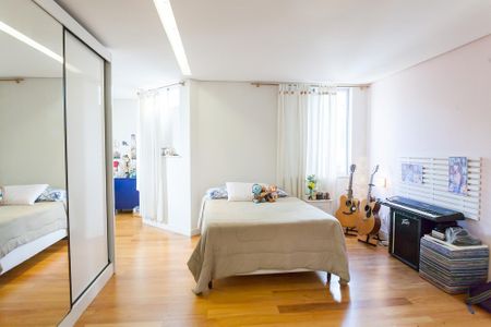 Apartamento à venda com 426m², 4 quartos e 3 vagas Apartamento à venda com 426m², 4 quartos e 3 vagassuite 2