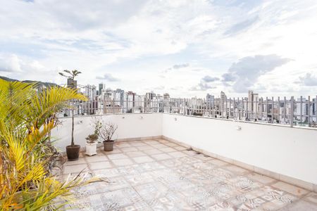 Apartamento à venda com 426m², 4 quartos e 3 vagas Apartamento à venda com 426m², 4 quartos e 3 vagasÁrea externa - cobertura