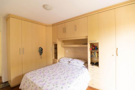 Casa à venda com 5 quartos, 200m² em Parque Peruche, São Paulo