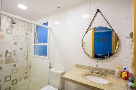 Apartamento à venda com 84m², 2 quartos e 2 vagasBanheiro do quarto 2