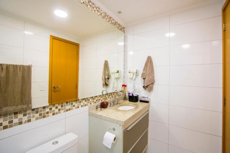 Apartamento à venda com 84m², 2 quartos e 2 vagasBanheiro do quarto 1