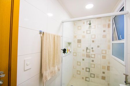 Apartamento à venda com 84m², 2 quartos e 2 vagasBanheiro do quarto 2