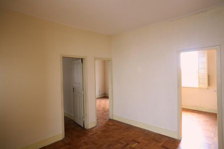 Casa à venda com 400m², 3 quartos e 2 vagas Casa à venda com 400m², 3 quartos e 2 vagasSala