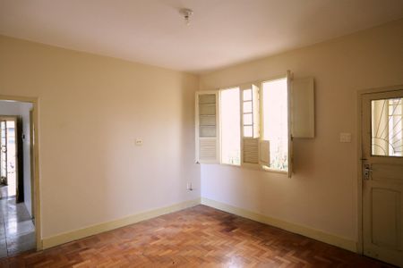 Casa à venda com 400m², 3 quartos e 2 vagas Casa à venda com 400m², 3 quartos e 2 vagasSala