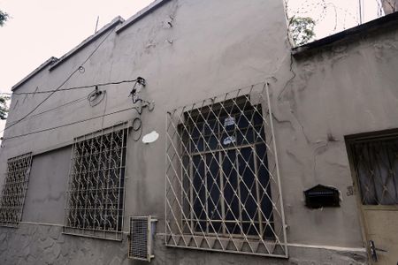 Casa à venda com 400m², 3 quartos e 2 vagas Casa à venda com 400m², 3 quartos e 2 vagasFachada