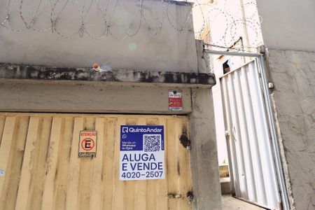 Casa à venda com 400m², 3 quartos e 2 vagas Casa à venda com 400m², 3 quartos e 2 vagasFachada com Plaquinha