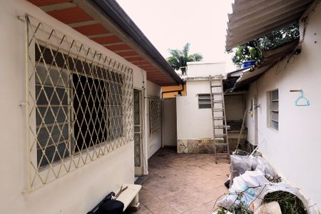 Casa à venda com 400m², 3 quartos e 2 vagas Casa à venda com 400m², 3 quartos e 2 vagasÁrea externa