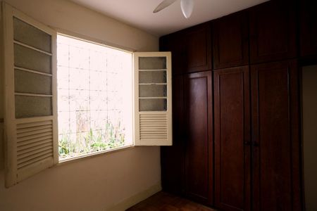 Casa à venda com 400m², 3 quartos e 2 vagas Casa à venda com 400m², 3 quartos e 2 vagasQuarto 2