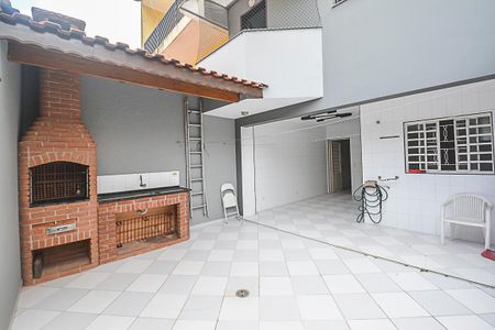 Casa à venda com 290m², 4 quartos e 4 vagas Casa à venda com 290m², 4 quartos e 4 vagasChurrasqueira