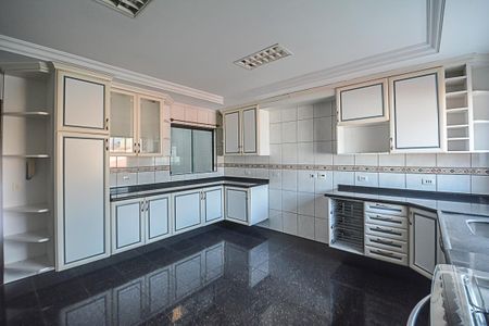 Casa à venda com 290m², 4 quartos e 4 vagas Casa à venda com 290m², 4 quartos e 4 vagasCozinha