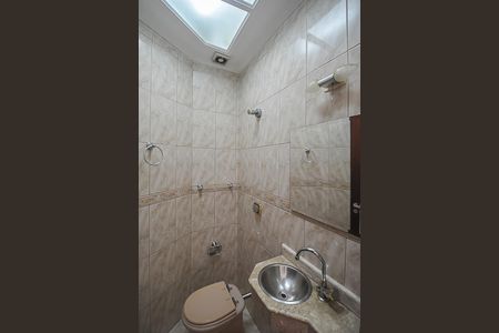 Casa à venda com 290m², 4 quartos e 4 vagas Casa à venda com 290m², 4 quartos e 4 vagasLavabo